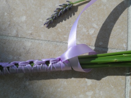 Simple knot, then turn and go in opposite direction.