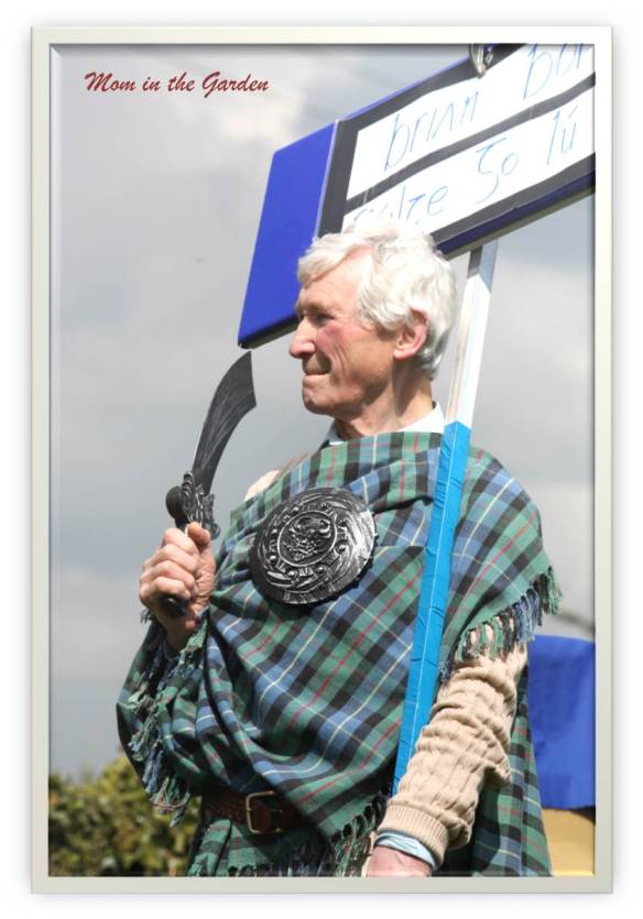 Brian Boru supporter (from Howth). His sign says in Irish:  Brian Boru Welcome to Louth 