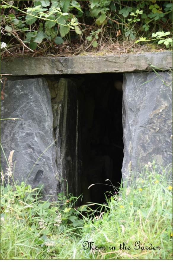 Stone hideaway that is very much like Newgrange in County Meath!  