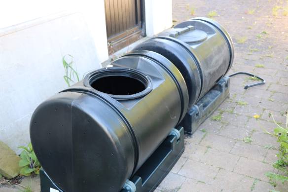 enclosed compost tumblers