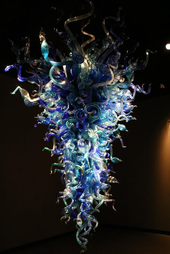 Azul de Medianoche Chandelier, 2004