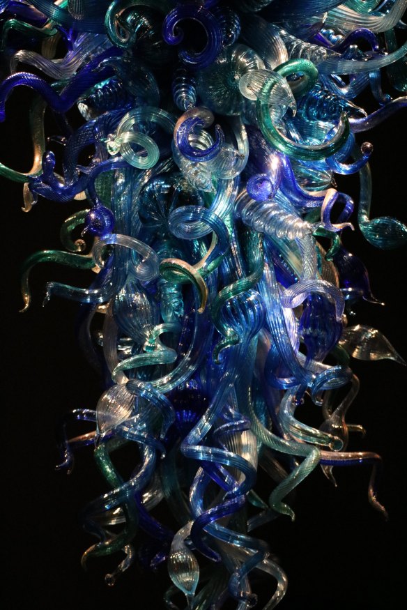 (close up) Azul de Medianoche Chandelier, 2004