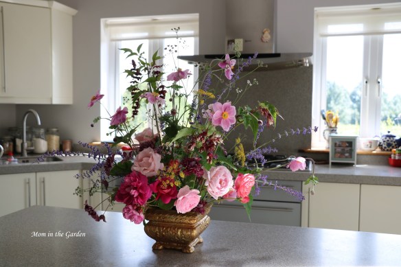 Rose arrangement in kitchen